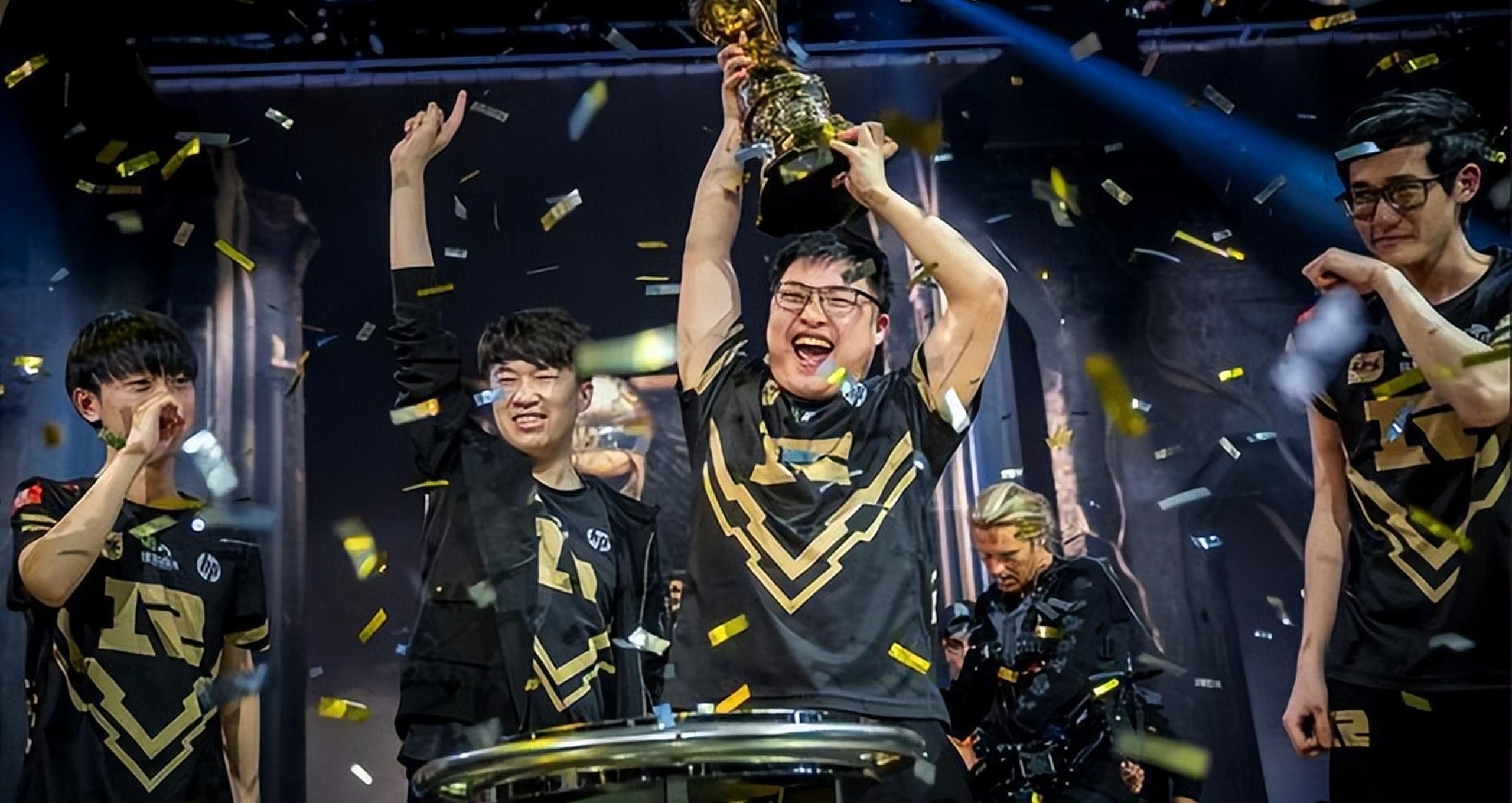 包含Uzi在IG比赛中赛事规则更新，逆转引发热议！的词条